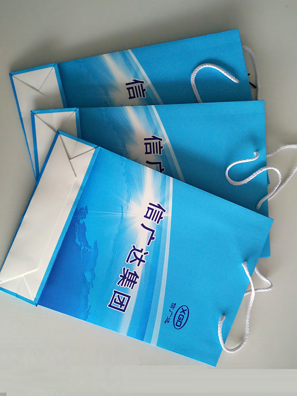 河南信广达人力资源集团画册手提袋设计